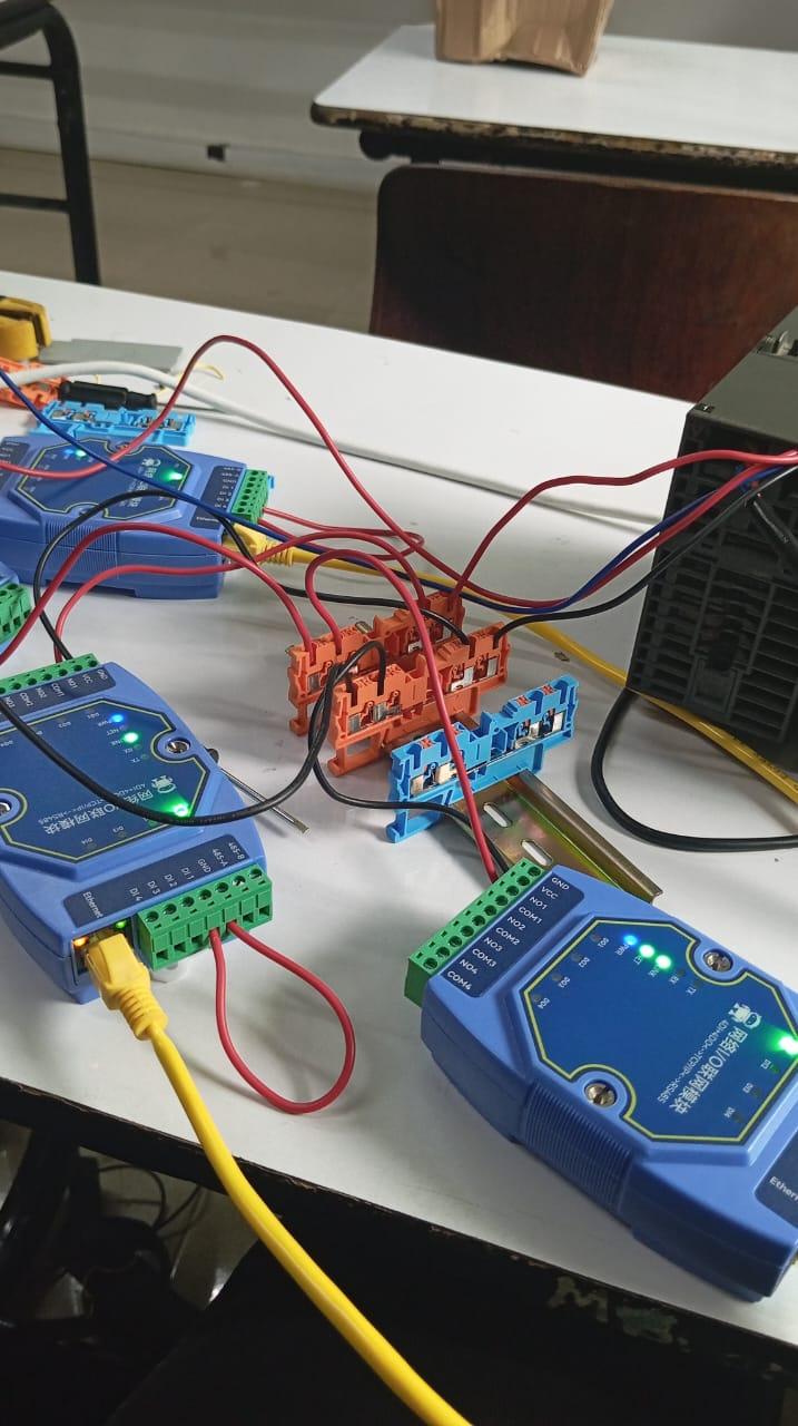 Ebyte ME31 I/O modules wired with LAN and 12 V supply during monitoring-system setup